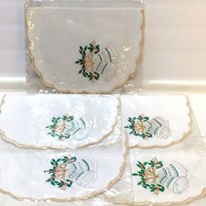Set of 5 Christmas placemats New in pkg